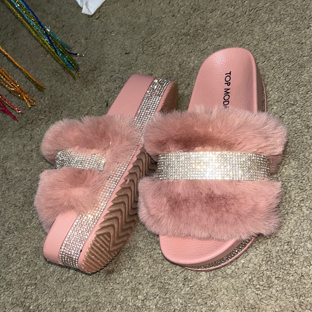 Pink fluffy sparkly sandals !